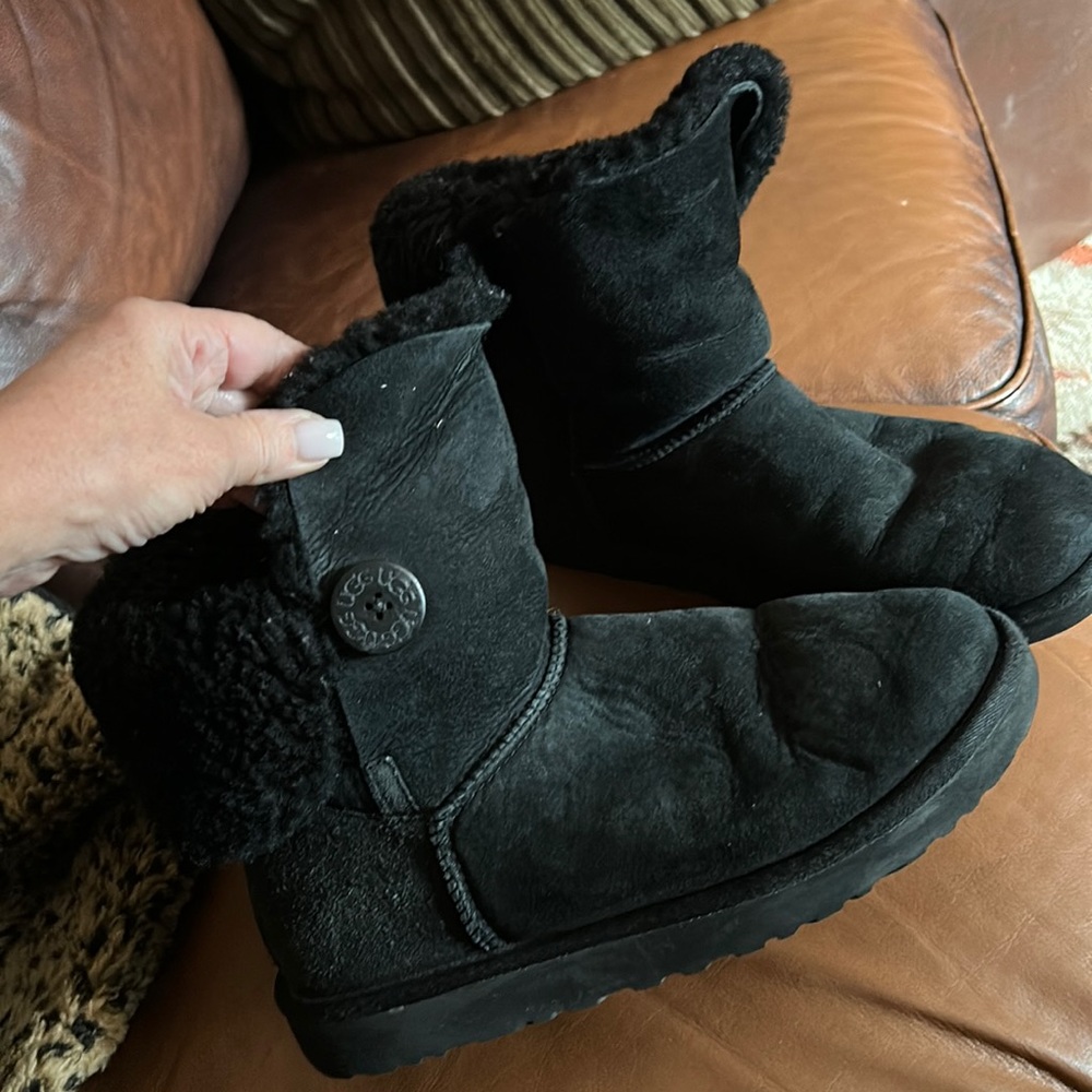 UGG BOOTS